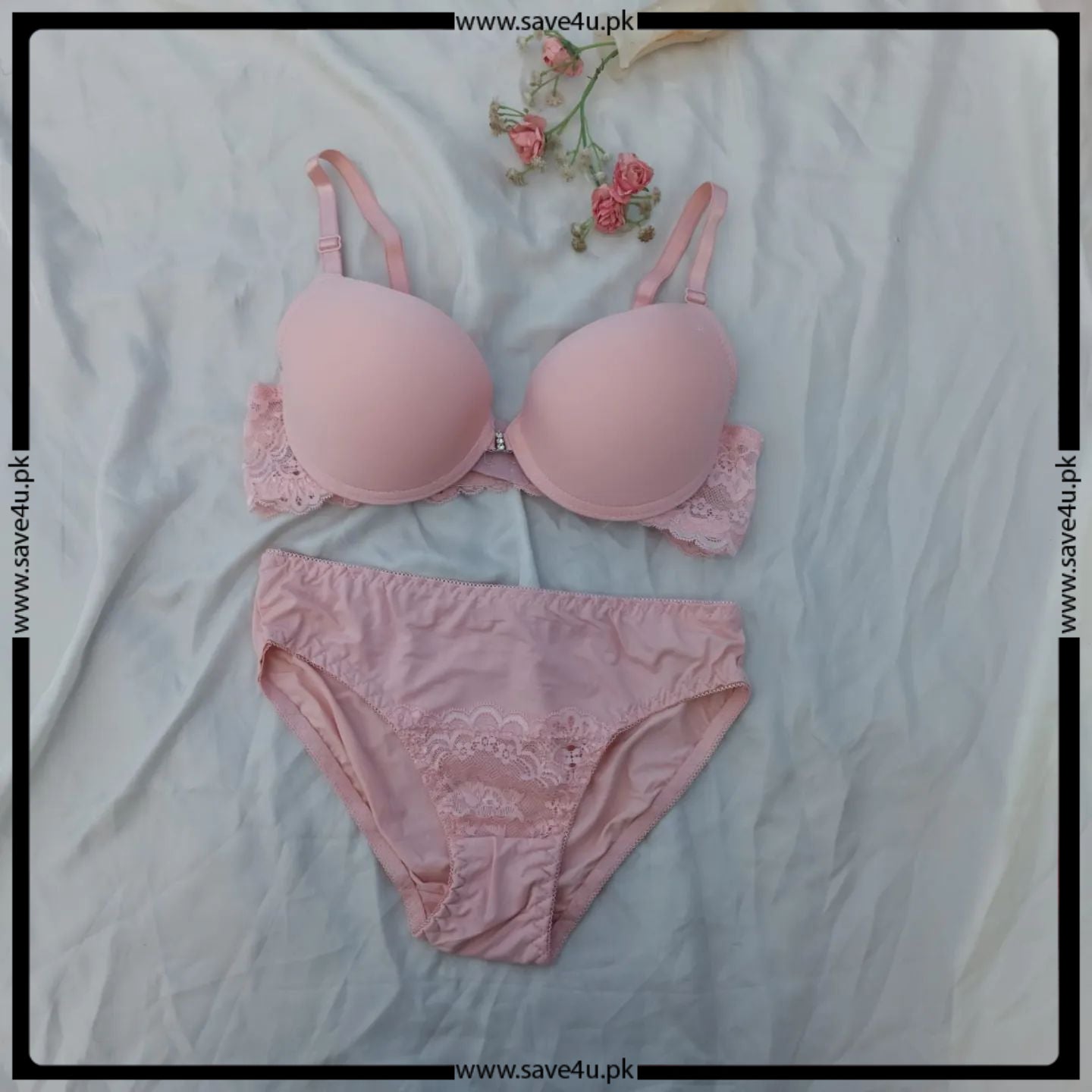 Thin Padding Trim Lace Design Bra Set