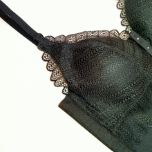 Load image into Gallery viewer, Floral Lace Design Pull Over Lightly Bra
