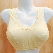 Load image into Gallery viewer, Ladies Beautiful Trim Lace Design Thin Padded Wireless Bra
