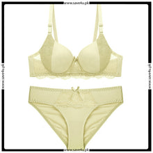Load image into Gallery viewer, Double Padded Lace Trim Design Bra Set
