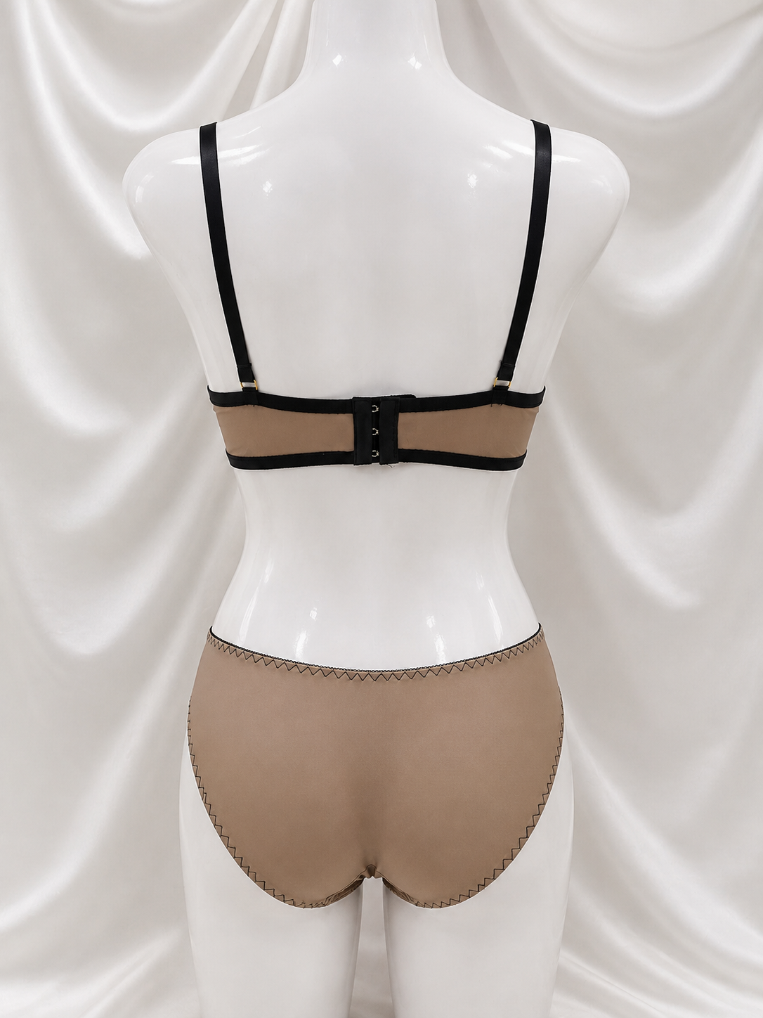 Secret Desire Chain Padded Set