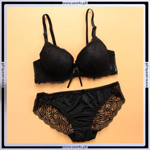 Load image into Gallery viewer, Lace Design Padded Wired Push-up Bra Set
