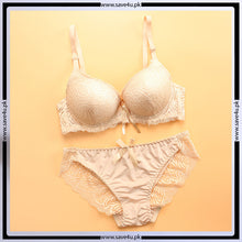 Load image into Gallery viewer, Lace Design Padded Wired Push-up Bra Set
